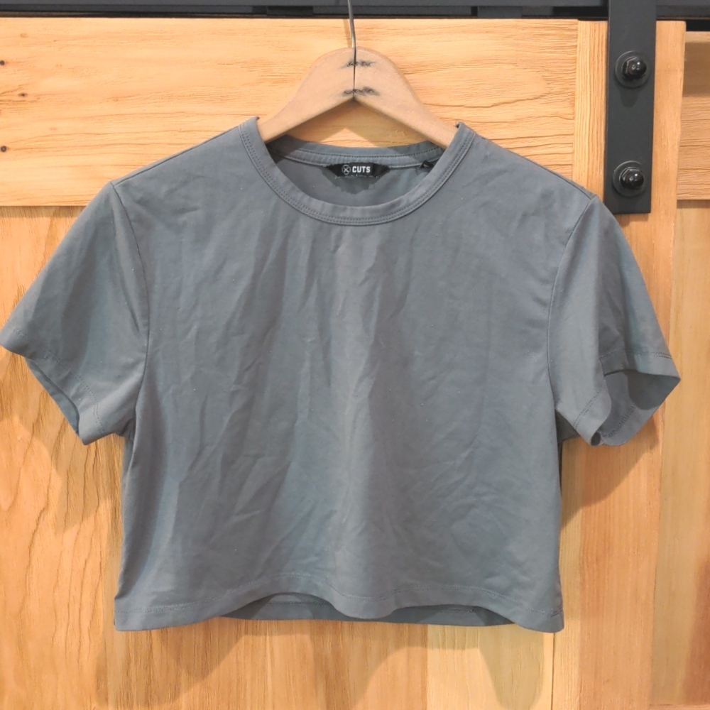 Cuts women's crop top